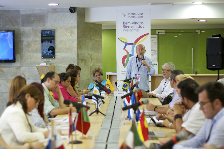 Angelo Oswaldo fala durante a IV Reunião do Comitê Intergovernamental em 2012 na Colômbia