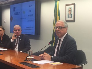 Deputado Chico D’Ângelo e Carlos Roberto Brandão, presidente do Instituto Brasileiro de Museus, na Comissão de Cultura da Câmara dos Deputados. 