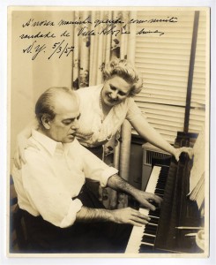 Villa-Lobos e sua esposa Arminda