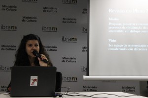 Stélia Braga durante palestra na sede do Ibram em  Brasília (DF)