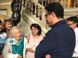 Ministro da Cultura conversa com a mais antiga funcionária do MNBA, Lygia Martins Costa, 103 anos.